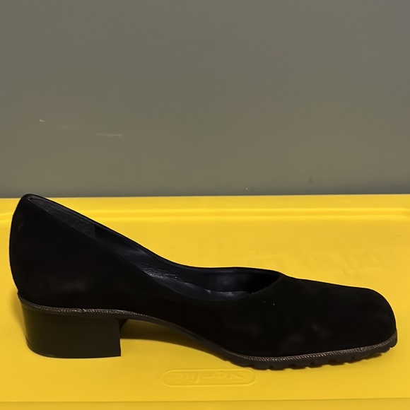 Stuart Weitzman | Mono | Suede Loafer in Black - Picture 11 of 17